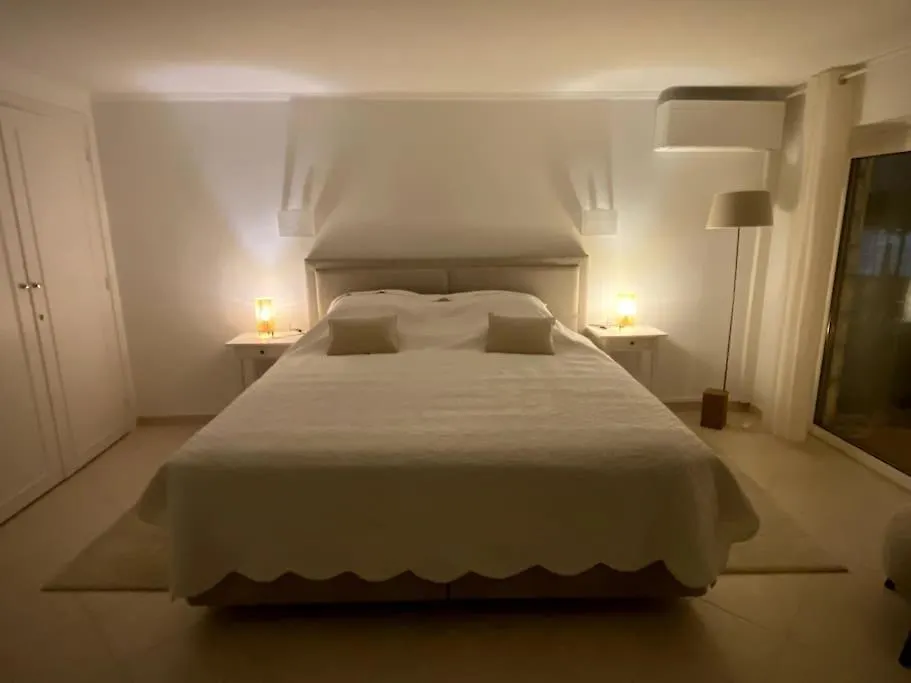 Cap D Antibes Villa Contemporaine Pied Dans L Eau