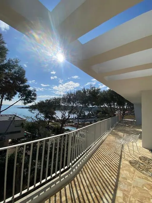 Cap D Antibes Villa Contemporaine Pied Dans L Eau