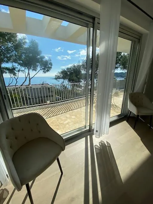 Cap D Antibes Villa Contemporaine Pied Dans L Eau France