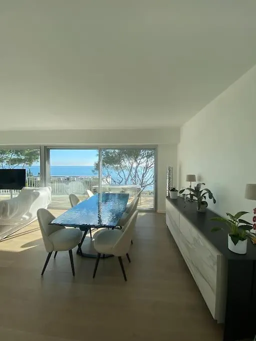 Cap D Antibes Villa Contemporaine Pied Dans L Eau France