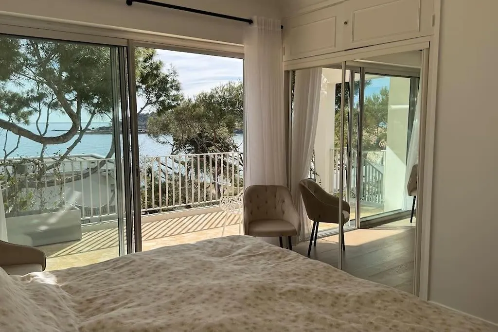 Cap D Antibes Villa Contemporaine Pied Dans L Eau