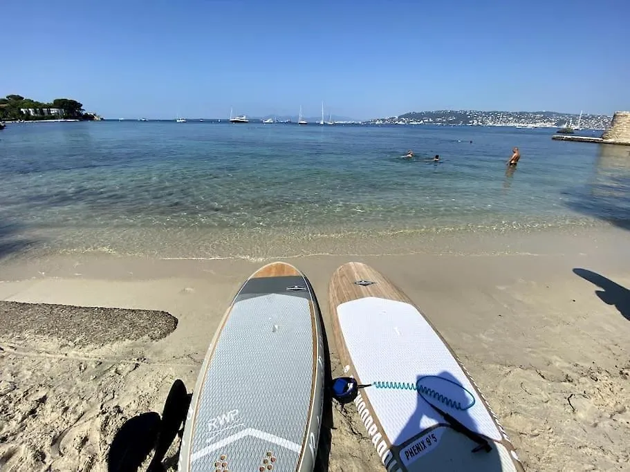 Cap D Antibes Villa Contemporaine Pied Dans L Eau