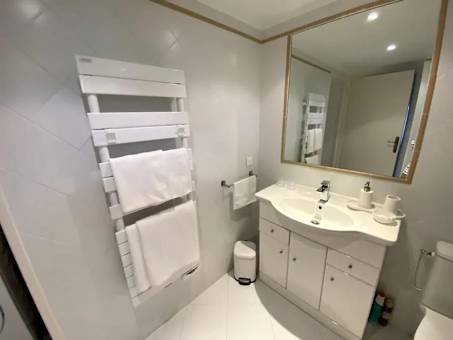 Cap D Antibes Villa Contemporaine Pied Dans L Eau