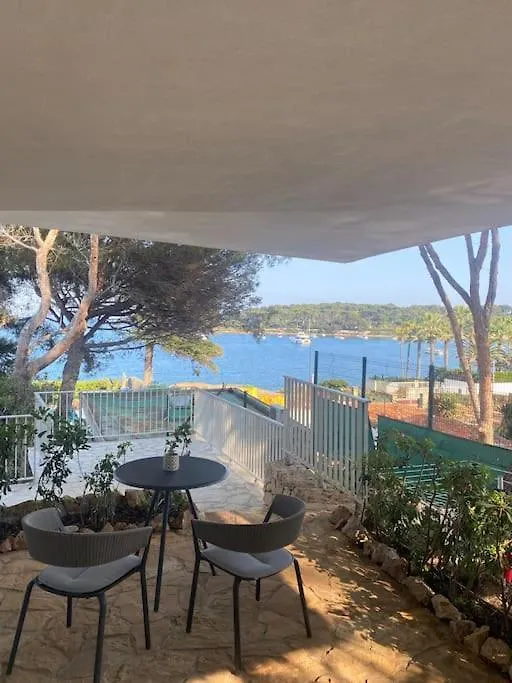 Cap D Antibes Villa Contemporaine Pied Dans L Eau
