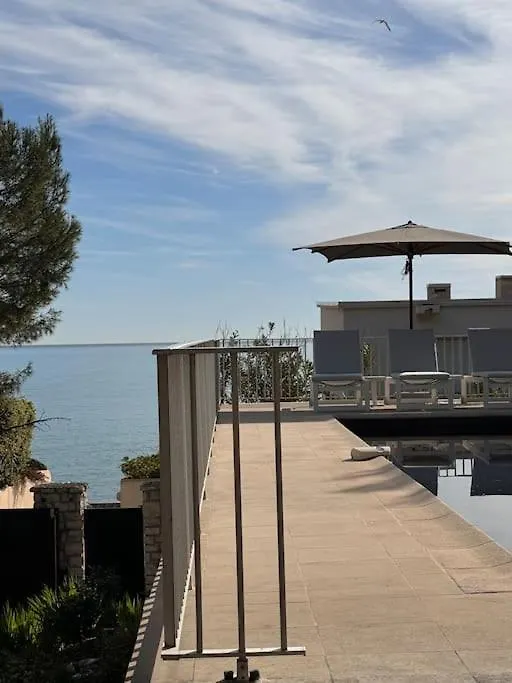 Cap D Antibes Villa Contemporaine Pied Dans L Eau France