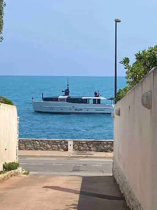 Cap D Antibes Villa Contemporaine Pied Dans L Eau
