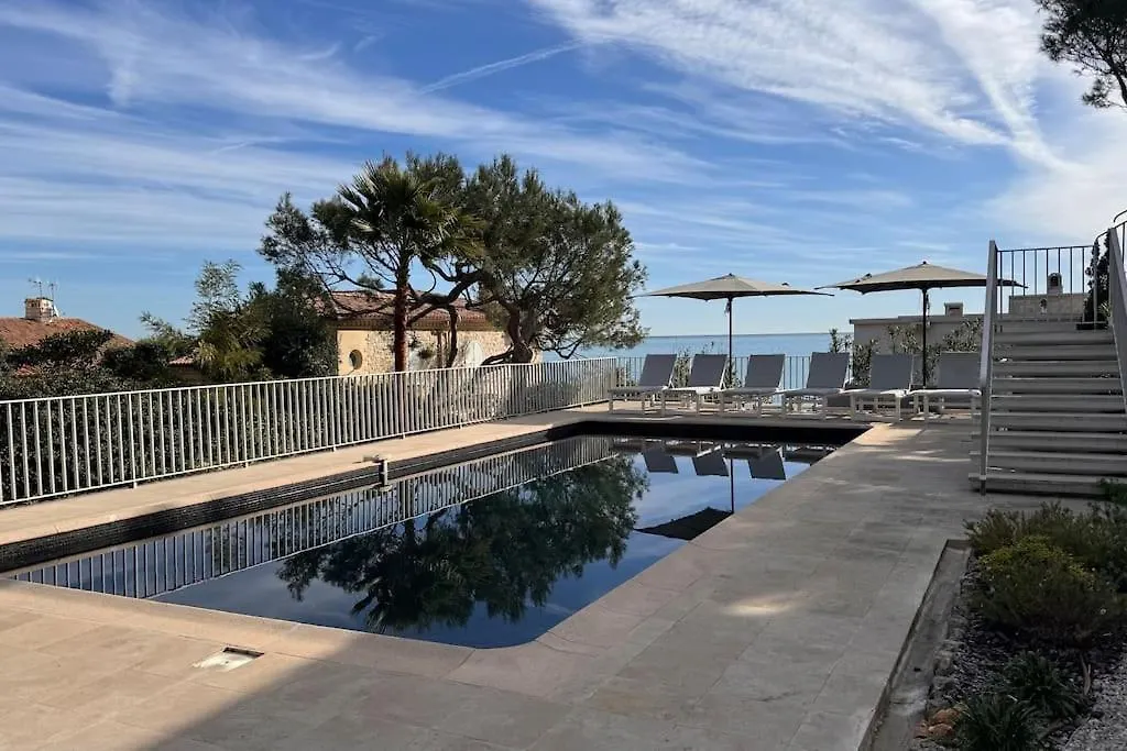 Cap D Antibes Villa Contemporaine Pied Dans L Eau 0*,