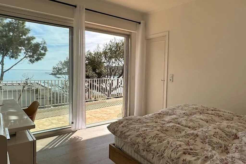 Cap D Antibes Villa Contemporaine Pied Dans L Eau